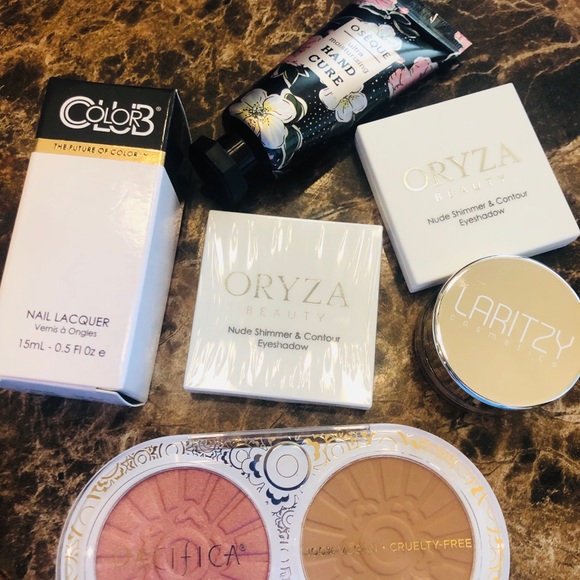 Makeup bundle - Picture 2 of 2